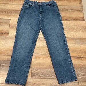 🦋 Gloria Vanderbilt women’s “Amanda” straight leg Jeans size 12 🦋